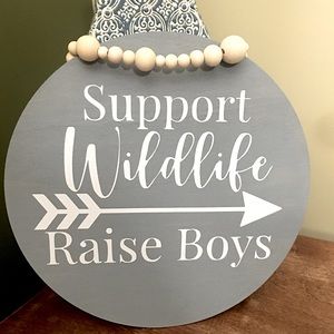SALE- Farmhouse Sign - Boy mom🐻🐅🐆